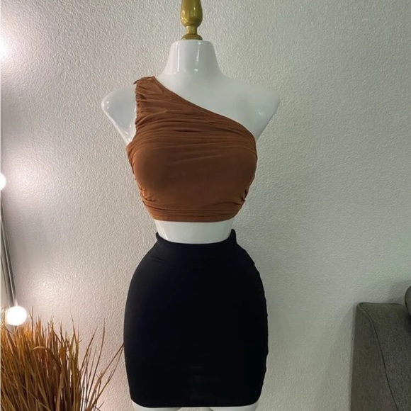 One shoulder crop top - Picture 3 of 3